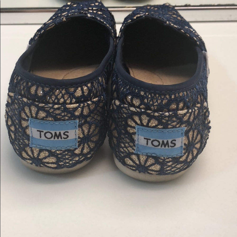 TOMS - Picture 2 of 5